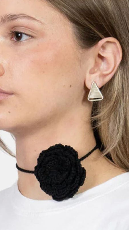 Choker con Rosa all'Uncinetto